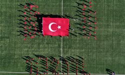 Depremin merkez üssü Sındırgı'da 29 Ekim Cumhuriyet Bayramı coşkuyla kutlandı