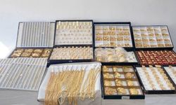 Diyarbakır'da ülkeye kaçak yollarla getirilen 7,5 kilogram işlenmiş altın ele geçirildi