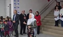 Elazığ'da 70 yaşındaki kadının Cumhuriyet Bayramı'nda okuduğu şiir sosyal medyada beğeni topladı