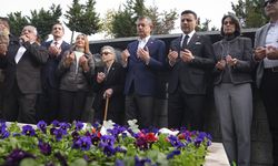 Eski Başbakan Yardımcılarından Erdal İnönü kabri başında anıldı