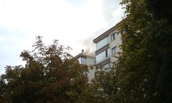 Eskişehir'de 7 katlı apartmanın çatısında çıkan yangın söndürüldü