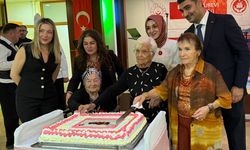 Etiler Huzurevi'nde 'Cumhuriyet Balosu' düzenlendi