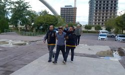 GÜNCELLEME - Manisa'da kız kardeşine şiddet uygulayan şüpheli ile babası tutuklandı