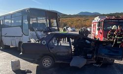 GÜNCELLEME - Mersin'de midibüs ile otomobil çarpıştı, 3 kişi öldü, 12 kişi yaralandı