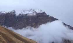 Hakkari'de yüksek kesimlere kar yağdı
