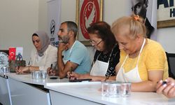 Hatay'da afetzede sanatçılar 'atölye günleri' etkinliğinde el sanatlarını tanıtıyor