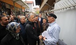 İçişleri Bakanı Ali Yerlikaya depremin merkez üssü Sındırgı'da incelemelerde bulundu