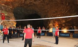 Iğdır'da yer altındaki Tuz Mağaralarında voleybol turnuvası düzenlendi