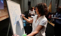 İspanyol çizer Rocio Bonilla İstanbul'da çocuk okuyucularıyla buluştu