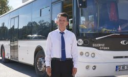 Isparta'da otobüs şoförünün yolda bulduğu yaralı köpeği veterinere ulaştırması kamerada