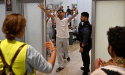 İsrail'in alıkoyduğu Küresel Sumud Filosu aktivistlerinden 29'u Madrid'e geldi