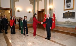 İstanbul Valisi Gül, Cumhuriyet'in 102. yıl dönümünde tebrikleri kabul etti