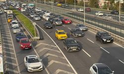 İstanbul'da sabah saatlerine trafik yoğunluğu yaşanıyor
