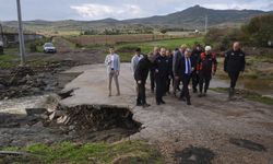 İzmir Foça'da selde kaybolan kişiyi arama çalışmaları sürüyor