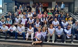 İzmir'de Buca Belediyesi memurları 5 aydır maaş alamadıkları gerekçesiyle eylem yaptı