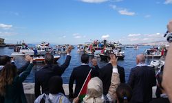 İzmir'de Filistin ile Küresel Sumud Filosu'na denizden destek