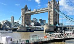 Karmod kabinleri Tower Bridge'in tadilatında ofis olarak kullanılacak