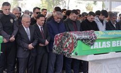 Kayseri'de eski eşi tarafından öldürülen üniversite öğrencisi kadının cenazesi defnedildi