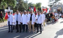 Kayseri'de sağlık çalışanları Gazze'ye destek için 'vicdan yürüyüşü' düzenledi