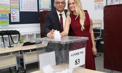 KKTC'de cumhurbaşkanı seçimi adaylarından CTP Genel Başkanı Erhürman oyunu kullandı