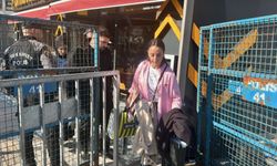 Kocaeli'de çöken binanın çevresinde evi ve dükkanı bulunanlar eşyalarını aldı