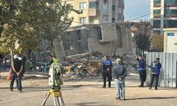 Kocaeli'de çöken binanın enkazında bilirkişi heyetinin incelemeleri sürüyor