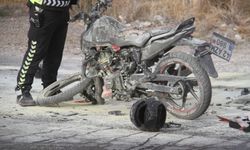 Konya'da işçi servisi ile motosikletin çarpıştığı kazada 2 kişi yaralandı