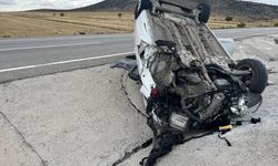 Kütahya'da devrilen otomobilin karşı şeride fırlayan tekeri başka kazaya neden oldu