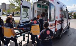 Manisa'da bir kişi eski eşi ve yanındaki kişiyi bıçakla yaraladı