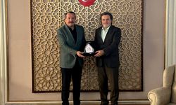 Memur-Sen Genel Başkanı Yalçın, Tahran'daki işçi sendikası ve Türk Okulunu ziyaret etti