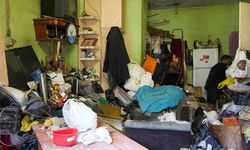 Mersin'de bir evden 10 kamyon çöp çıktı