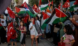 Mersin'de 'Gazze Halkı ve Küresel Sumud Filosu'na Destek Buluşması' yapıldı