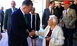 Muğla Valisi Akbıyık, 91 yaşındaki huzurevi sakininin TOGG ile gezme isteğini yerine getirdi