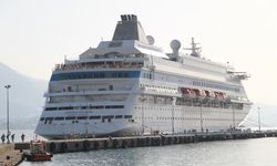 Palau bayraklı kruvaziyer 'Astoria Grande' Alanya Limanı'na demirledi