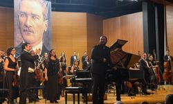 Piyanist Gökhan Aybulus Bursa'da konser verdi