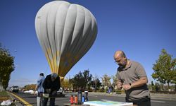 Ressamlar, sıcak hava balonu etkinliğini tuvallere taşıdı