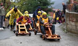 Rize'de tahta arabalar yağmura rağmen 'Laz Ralli'de yarıştı