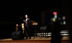 Rus müzisyen Theremin, dedesinin icadı temassız müzik aleti ile Çanakkale'de konser verdi