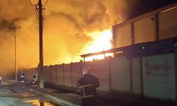 Samsun'da geri dönüşüm fabrikasında çıkan yangına müdahale sürüyor