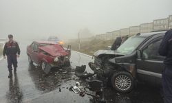 Samsun'da hafif ticari araçla otomobilin çarpıştığı kazada 1 kişi öldü, 6 kişi yaralandı