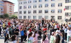 Siirt'te 1600 öğrenci aynı anda spor yaptı