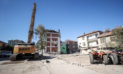 Sındırgı'da depremde yıkılan binaların enkaz kaldırma işlemleri tamamlandı