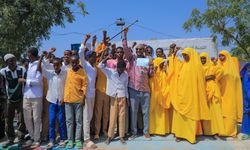 Somalili Bakan Nur, 'bir kişi-bir oy' seçim sistemi için kayıt yaptırdı
