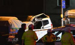 Sultanbeyli'de polisten kaçan aracın tıra çarpması sonucu 1 kişi öldü, 1 kişi yaralandı