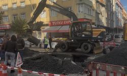 Sultangazi'de çöken yolda İBB ve İSKİ ekipleri çalışma yapıyor