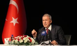 TBMM Milli Savunma Komisyonu Başkanı Akar, Gaziantep'te öğrencilerle buluştu: