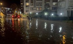 Tekirdağ'da sağanak su baskınlarına neden oldu