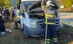 Tokat'ta işçi servisi ile tarım işçilerinin olduğu minibüs çarpıştı, 10 kişi yaralandı