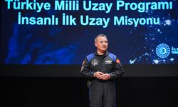 Türkiye'nin ilk astronotu Alper Gezeravcı İstanbul'da gençlerle bir araya geldi