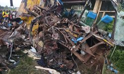 Uganda'da 4 aracın karıştığı kaza sonucu 63 kişi öldü